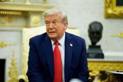 Donald Trump amenaza con quitar licencias a televisoras críticas