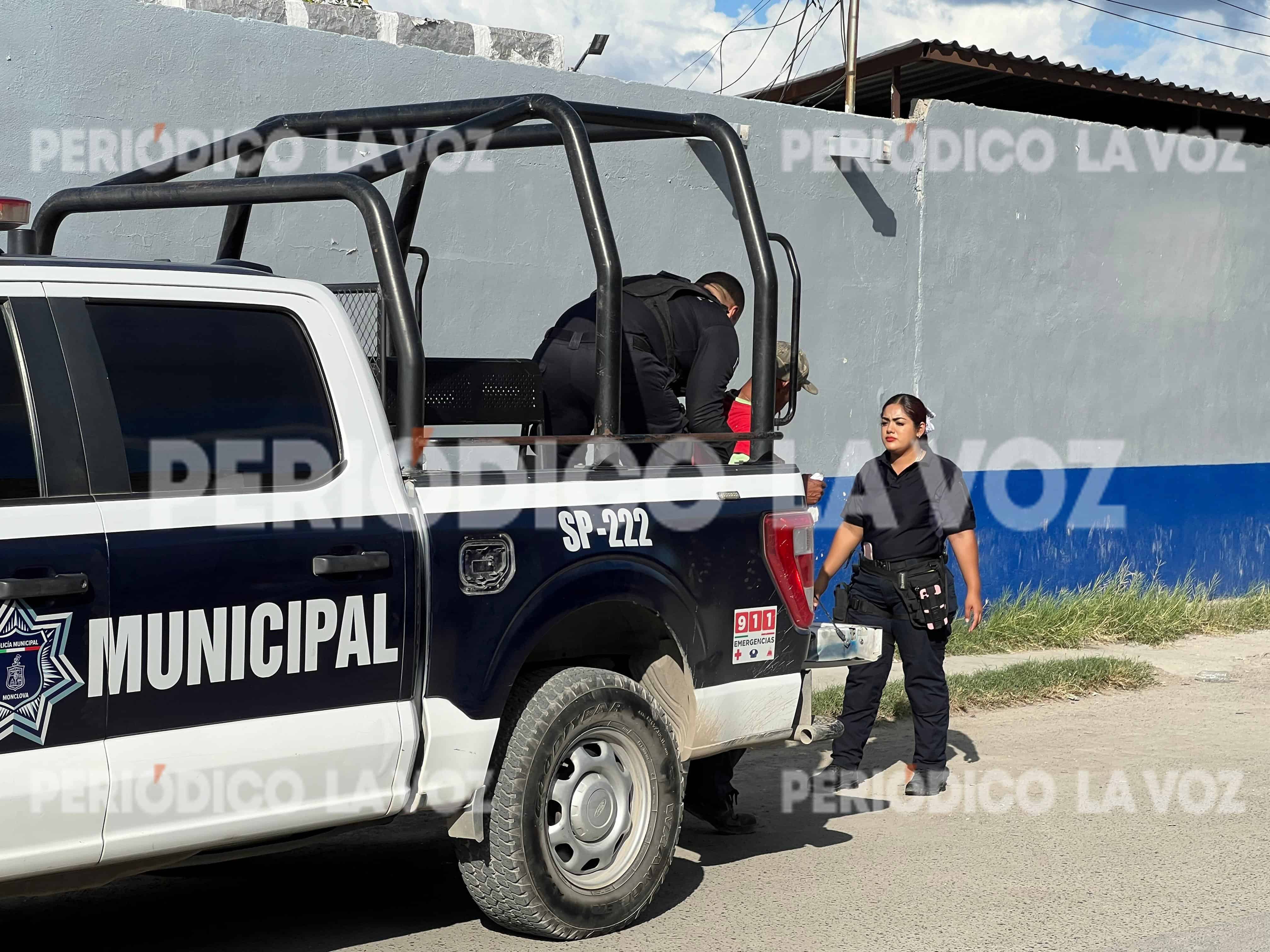 Detenido en Monclova Sujeto inhalando sustancias en Vía Pública
