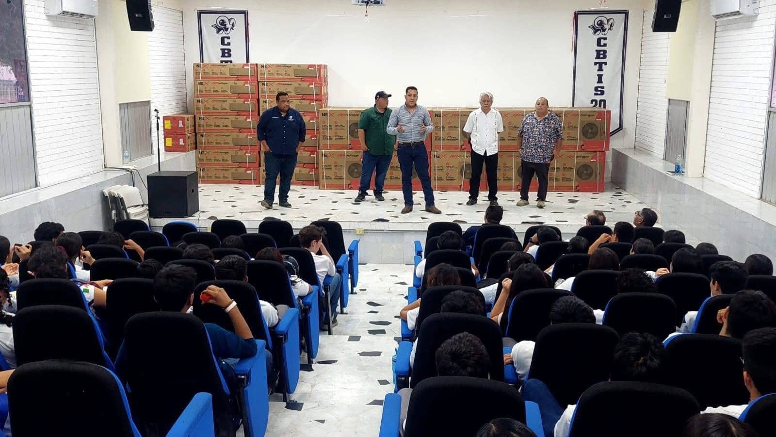 CBTIS 20 adquiere 30 minisplits para climatizar aulas