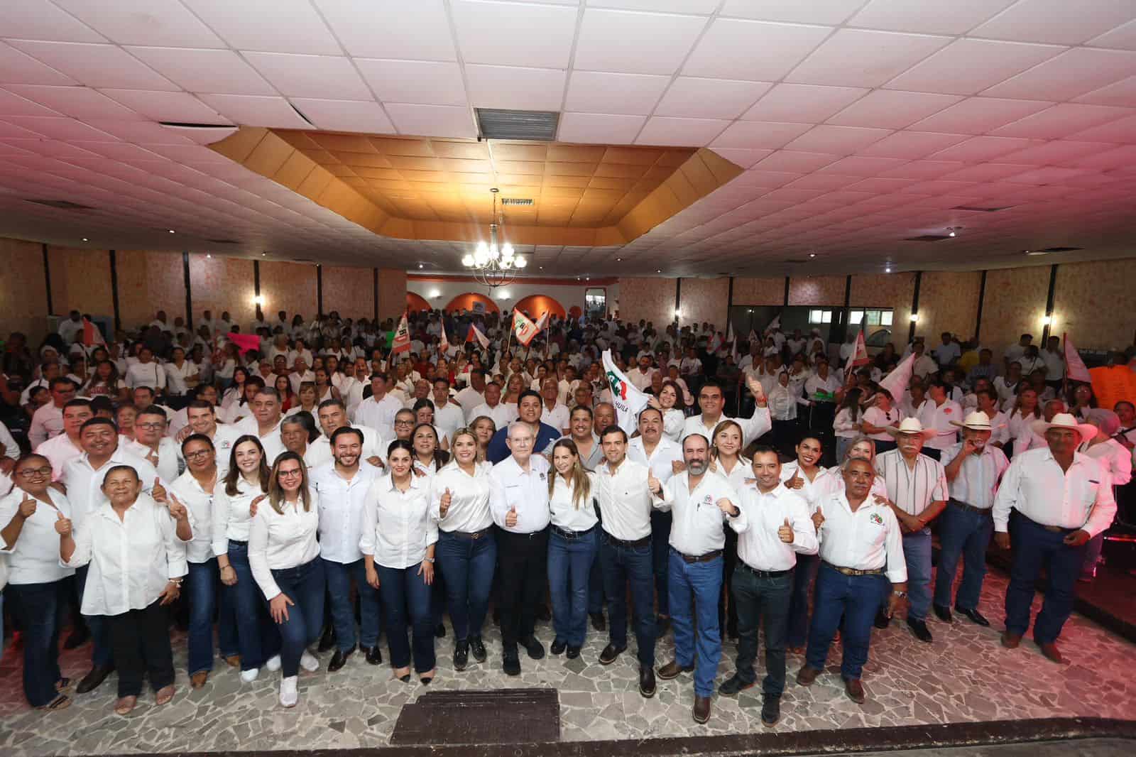 Carlos Robles Loustaunau lidera toma de protesta de nuevas dirigencias municipales del PRI en Castaños y Monclova