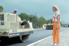 Laura Jiménez Gutiérrez supervisa avances en obras de pavimentación en Múzquiz