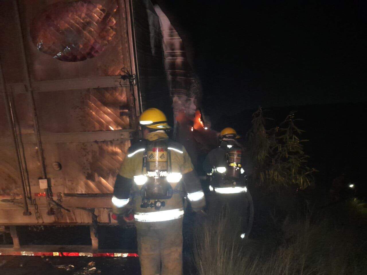 Arrestan a limpiavidrios tras incendiar su casa