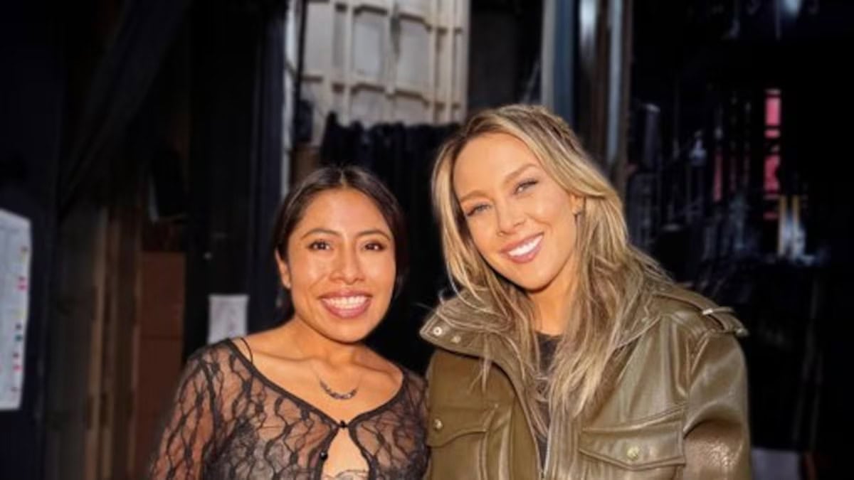 Fey comparte foto con Yalitza Aparicio y despierta la furia de los haters