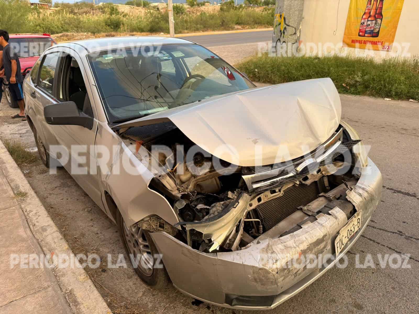Joven conductor provoca choque por distracción en Monclova