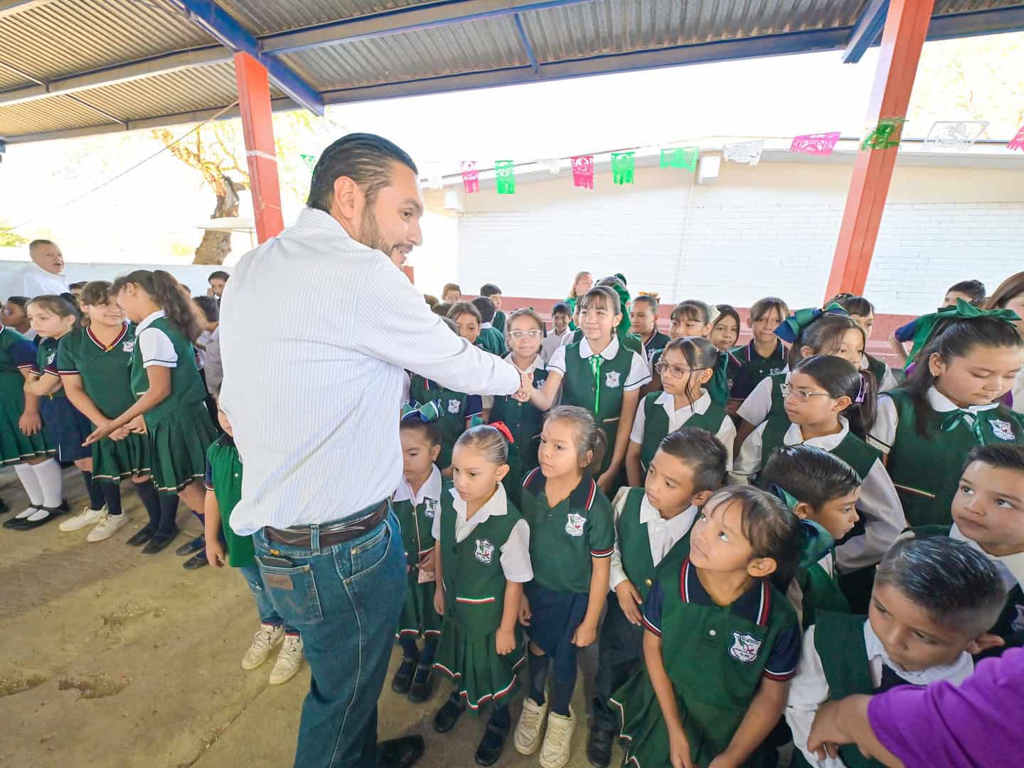 Alcalde Carlos Villarreal Pérez impulsa educación en Monclova