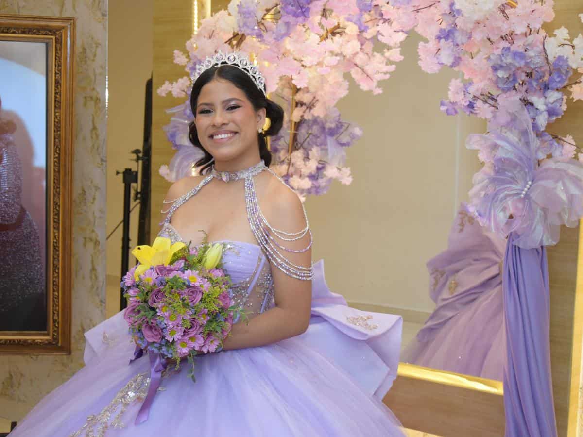 Angélica Siller festeja su XV aniversario con elegancia y simpatía