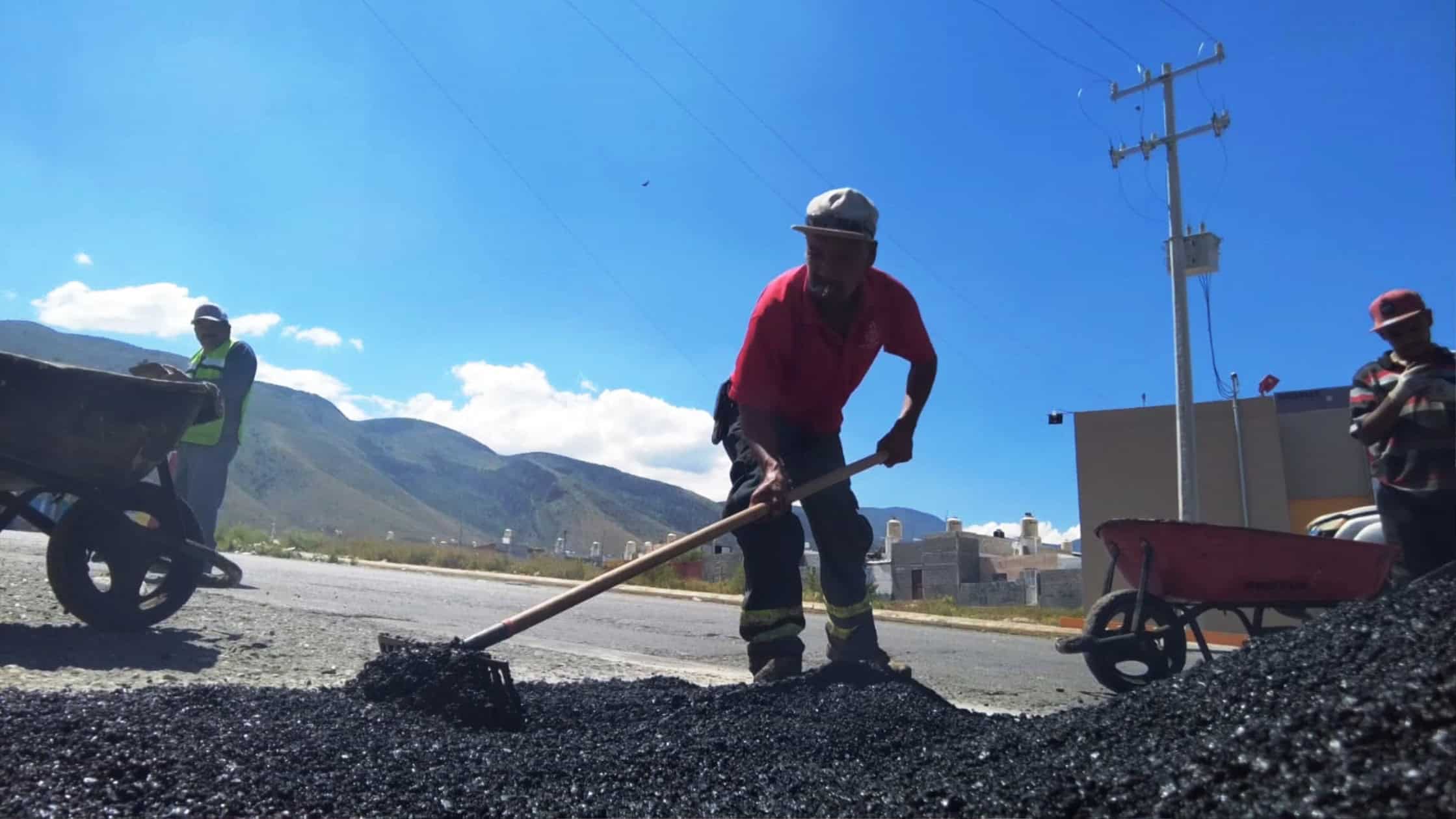 Gobierno Municipal de Saltillo realiza acciones de bacheo en la ciudad