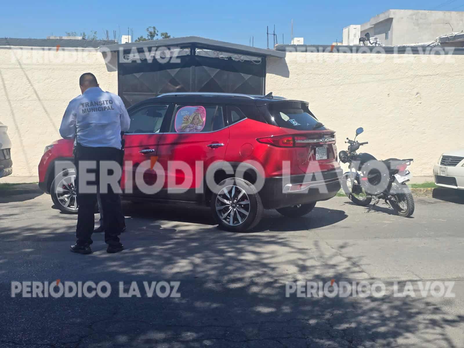 Camioneta no se Detiene en Monclova y Provoca Choque con Motocicleta