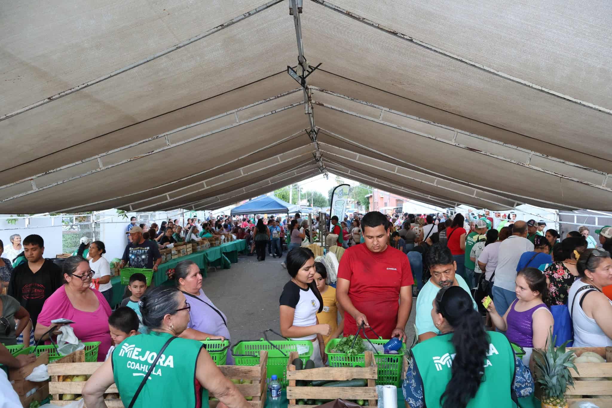 Realizan el "Mercadito Mejora" en la colonia Mundo Nuevo