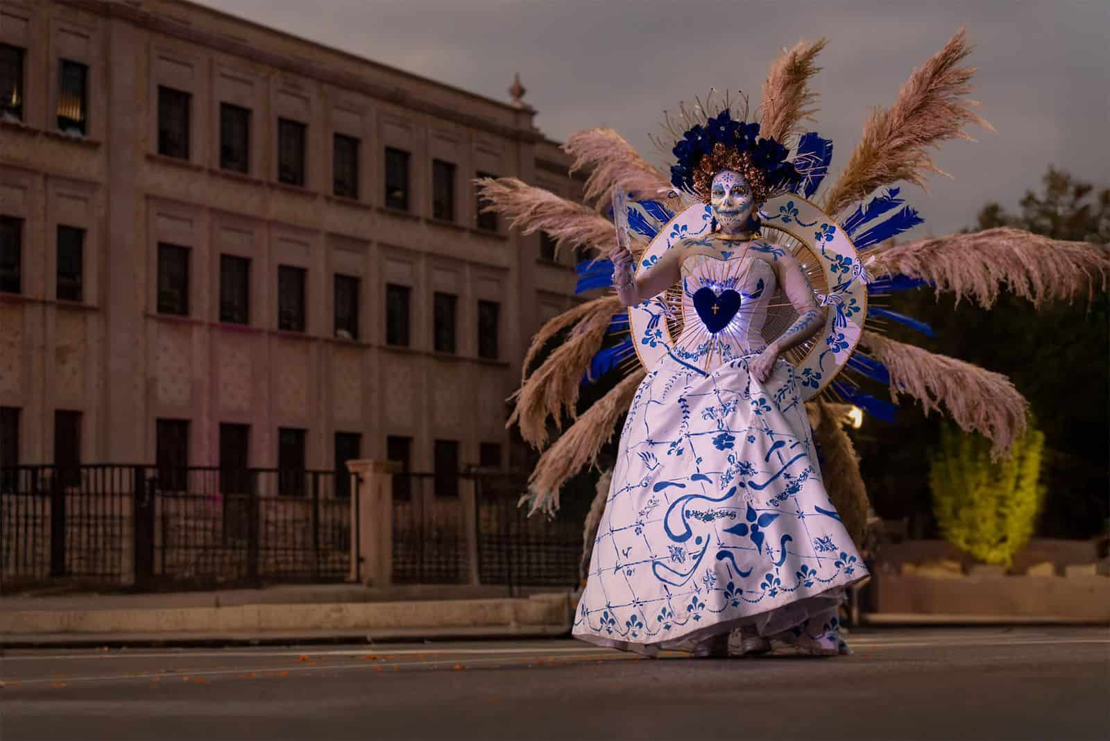 Xantolum celebra su décima edición con desfile de catrinas y catrines