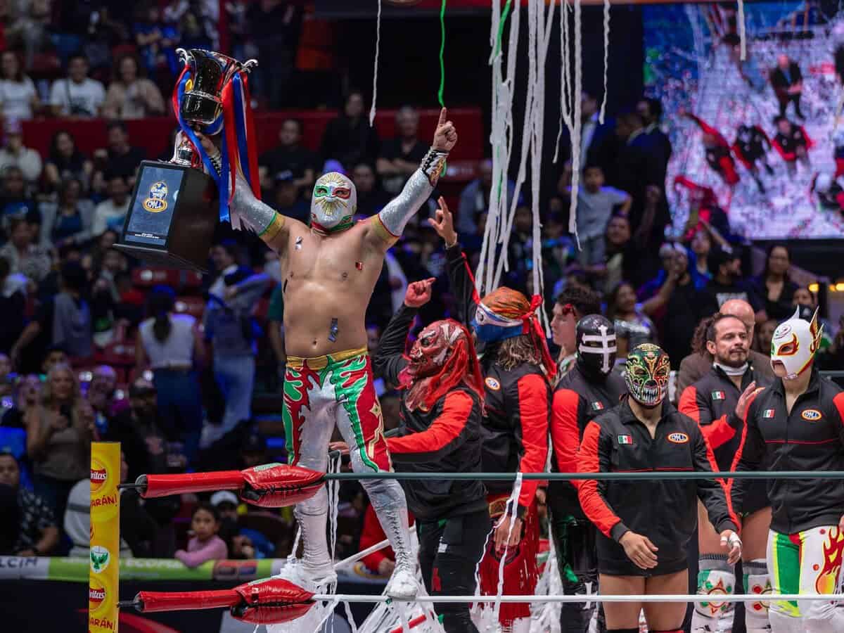 Místico brilla entre los grandes: único mexicano en el Top 10 del ranking de luchadores 2025