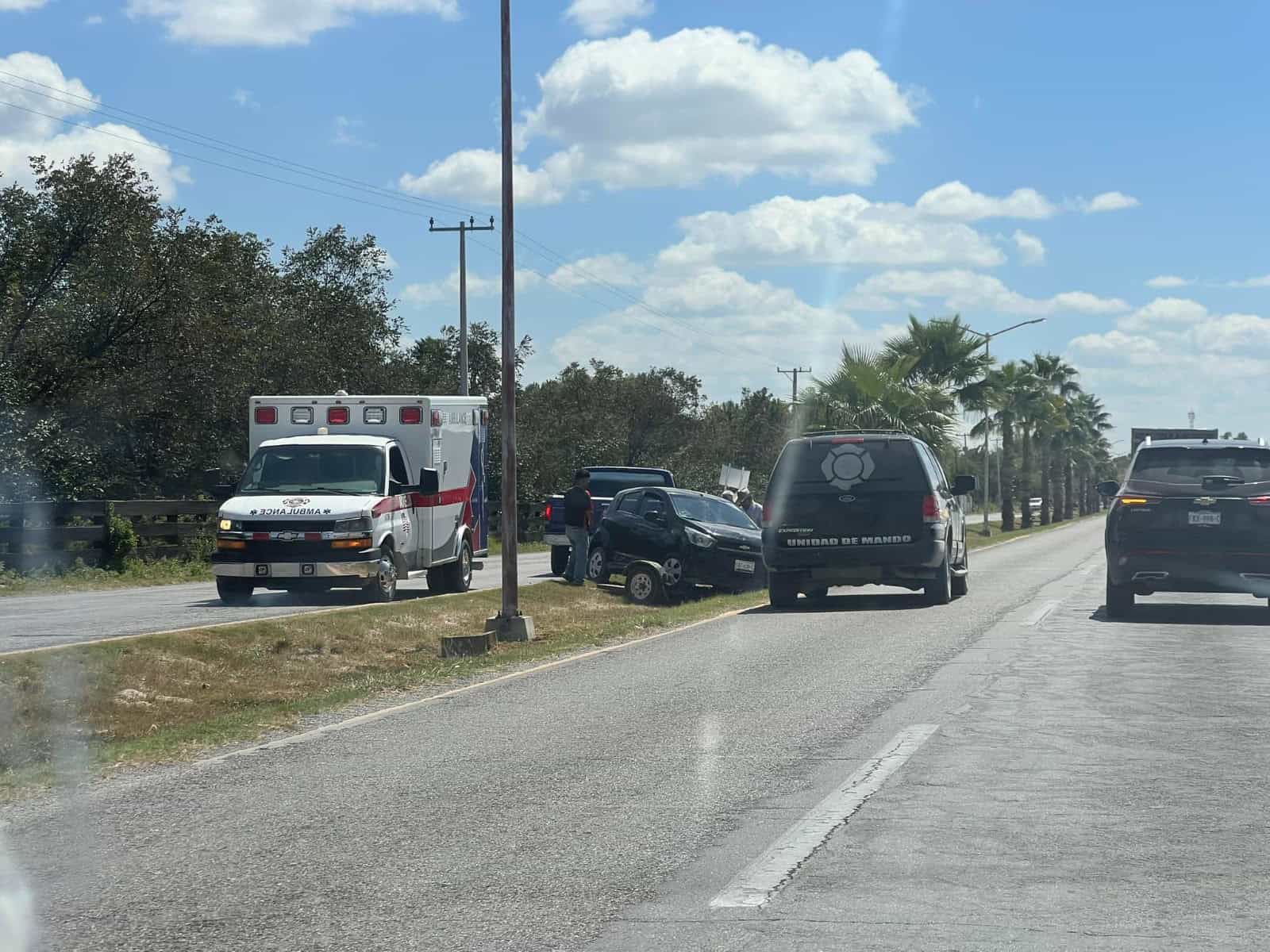 Camioneta pierde el control en la carretera Zaragoza–Morelos