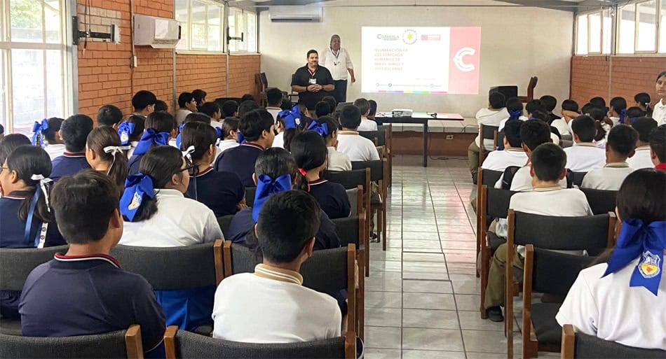 Estudiantes de Secundaria Eva Sámano participan en charla educativa sobre derechos