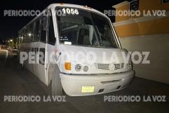 Poste de electricidad caído y corte de luz en colonia Guerrero por accidente de autobús