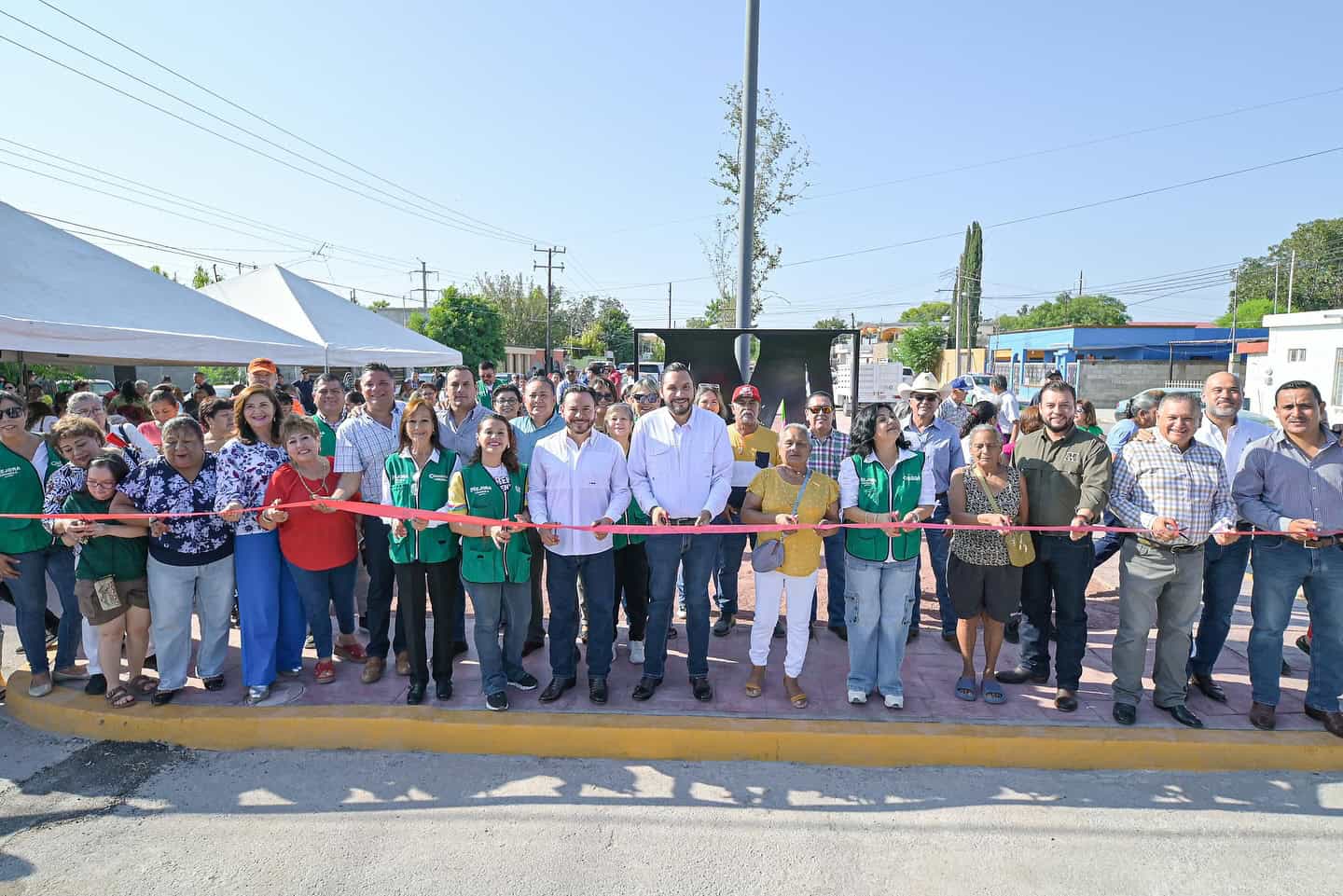 Alcalde de Monclova entrega Espacio Público en Los Ángeles