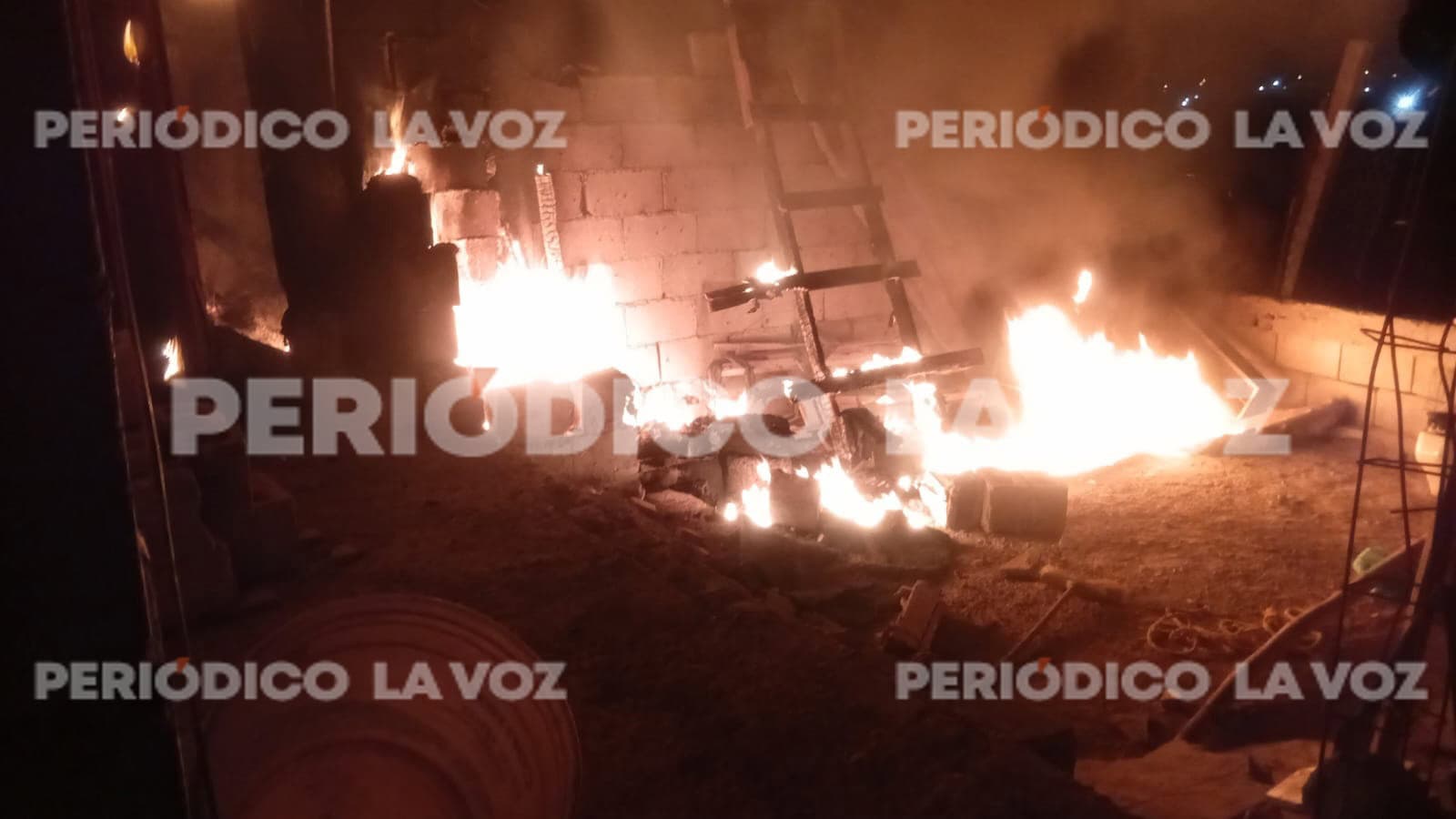 Bomberos controlan incendio en tapias abandonadas de Monteviejo