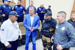 Carlos Villarreal concreta jubilación de policías en Monclova