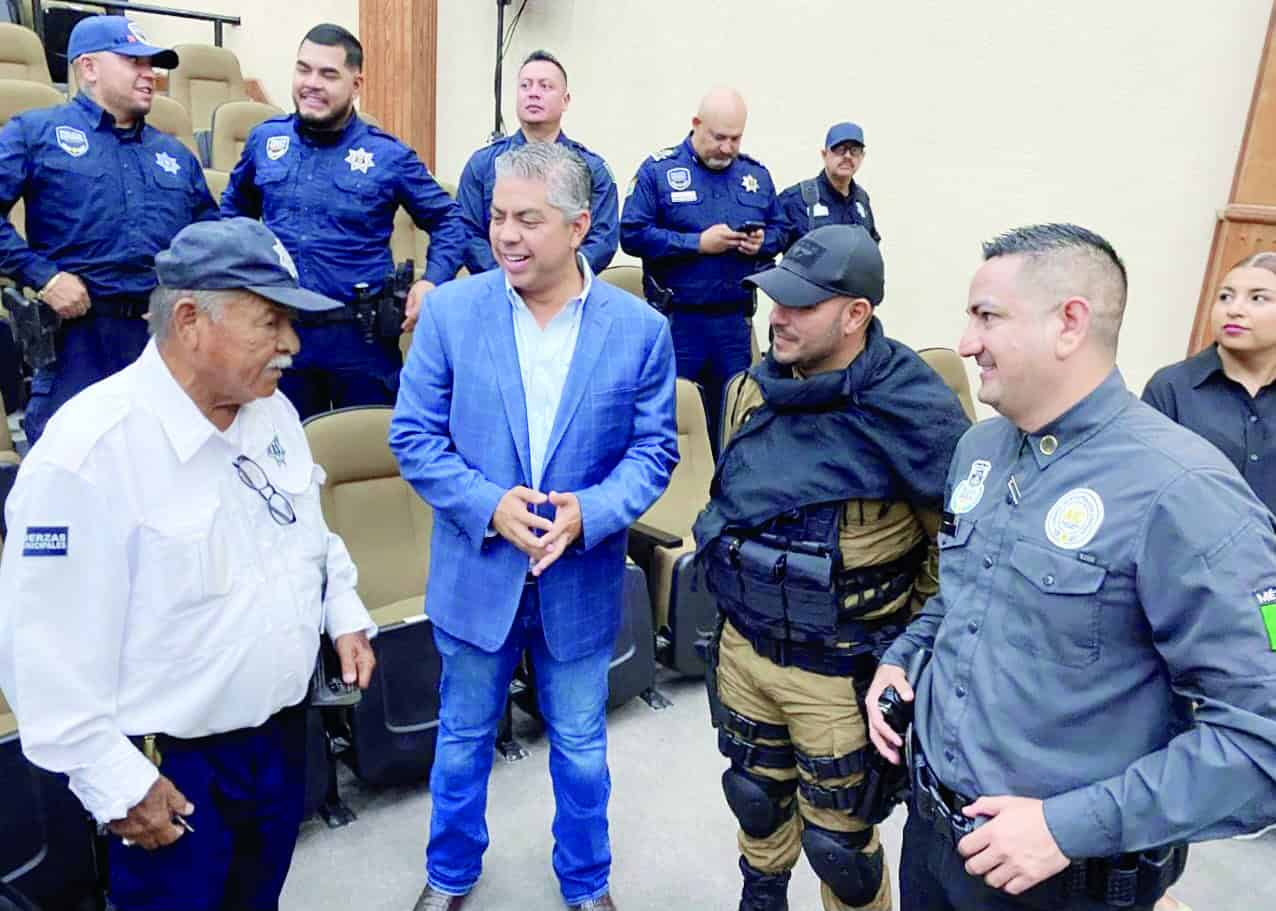 Carlos Villarreal concreta jubilación de policías en Monclova