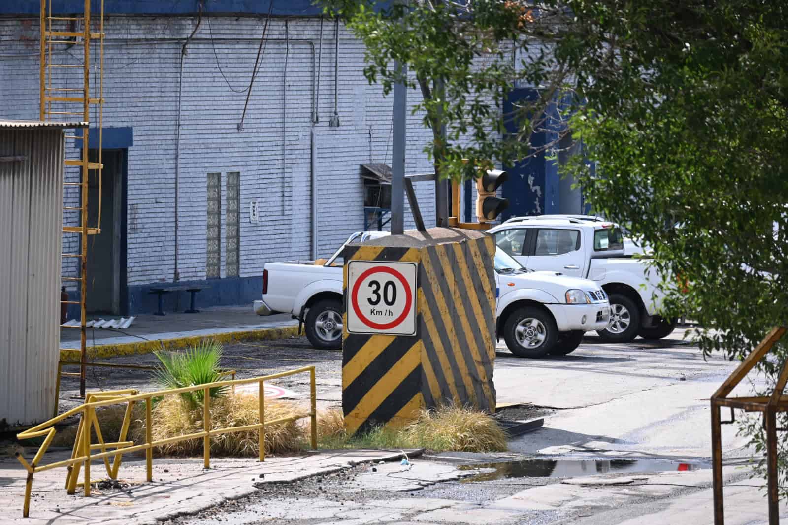 Manolo Jiménez busca soluciones para reactivar AHMSA