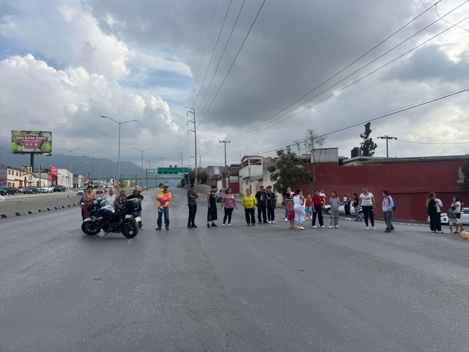 Manifestación en Saltillo exige justicia tras desalojo de adulta mayor