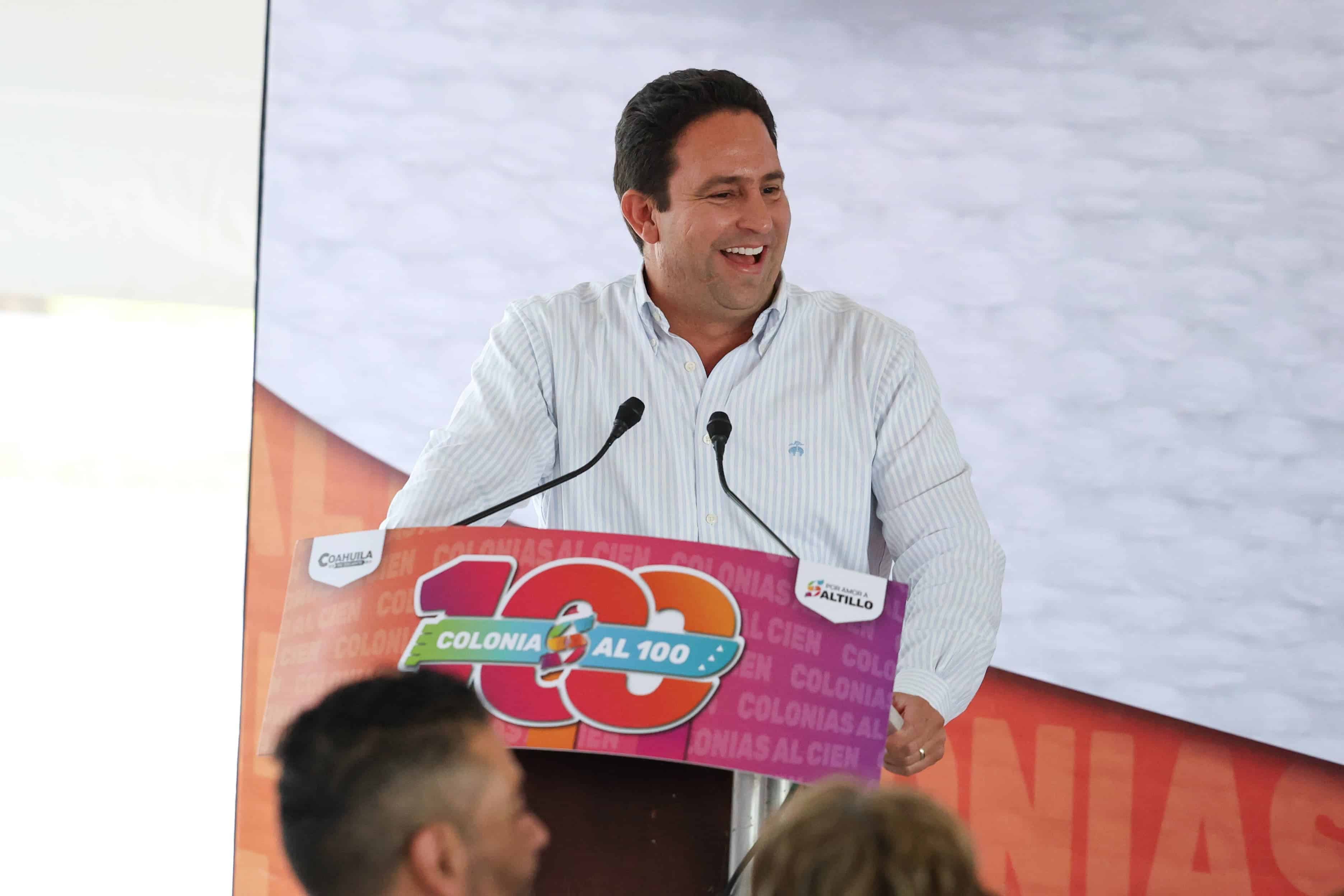 Vecinos de Saltillo se benefician con programa Colonias al 100 liderado por Javier Díaz González