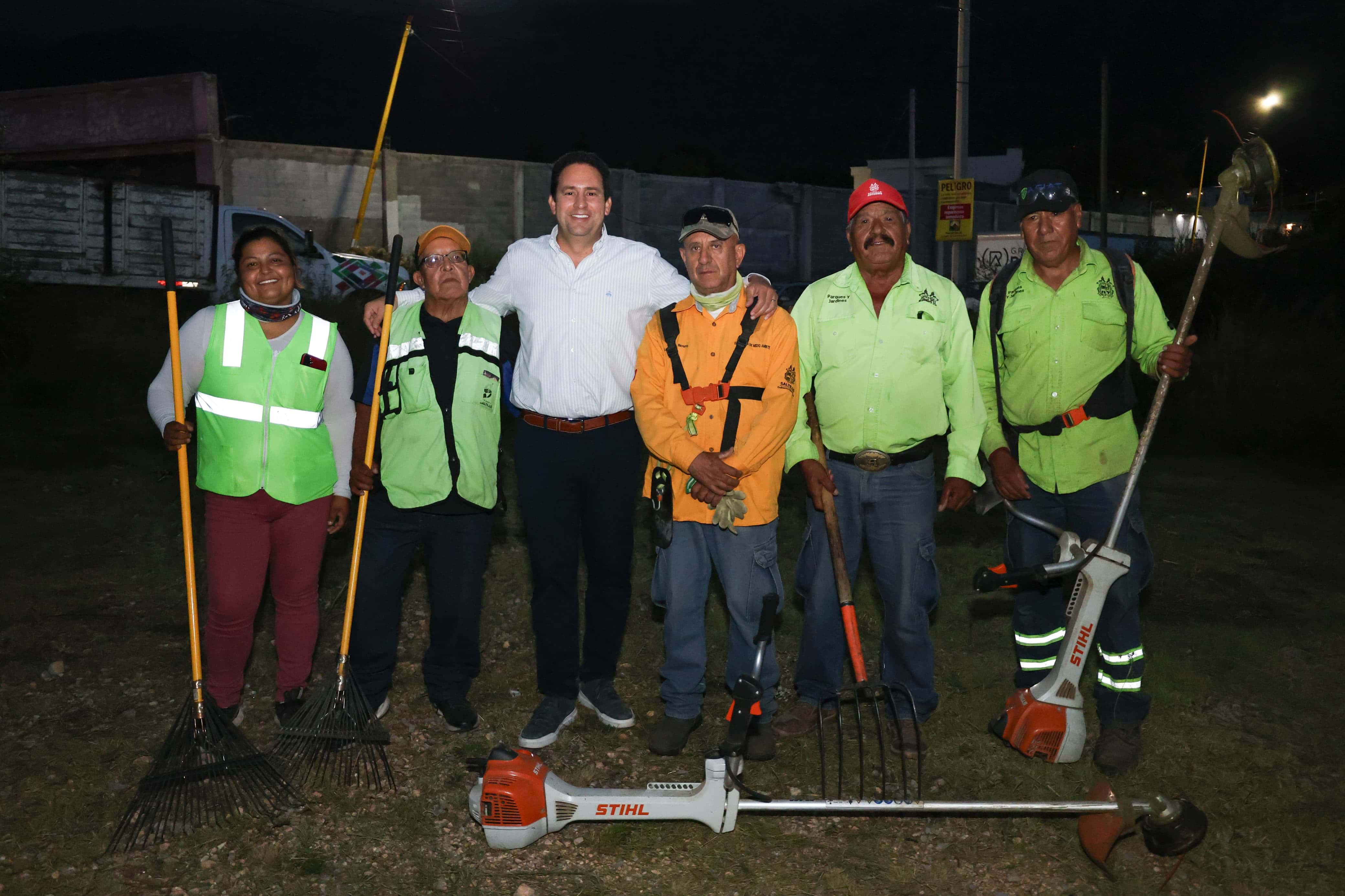 Vecinos de Saltillo se benefician con programa Colonias al 100 liderado por Javier Díaz González