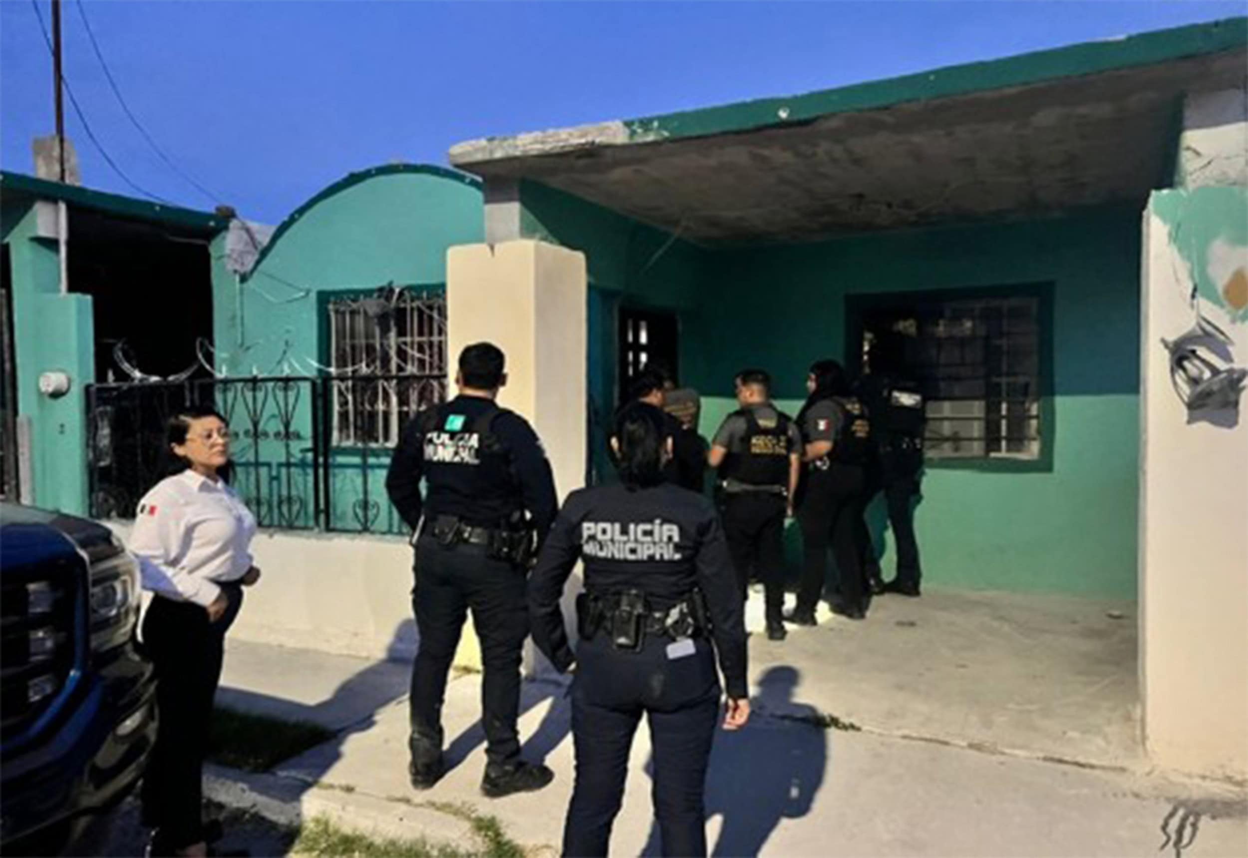 Catean casa en Nava y detienen a pareja; intentaron tirar droga al inodoro