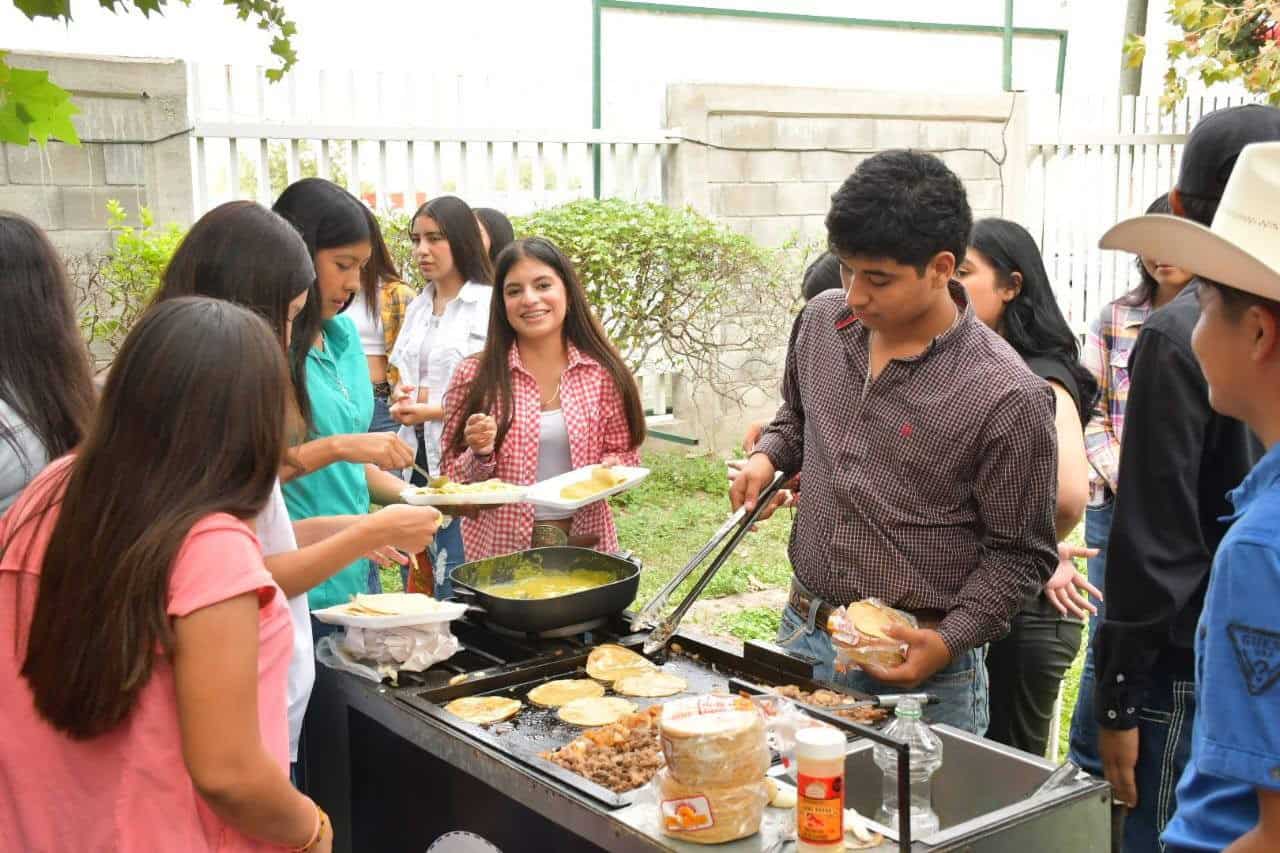 Estudiantes del CBTa 210 celebran el Día Nacional del Maíz con actividades gastronómicas