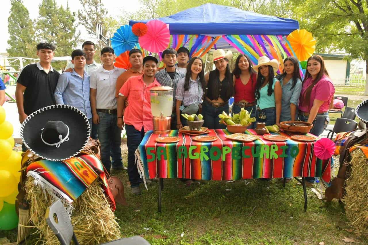 Estudiantes del CBTa 210 celebran el Día Nacional del Maíz con actividades gastronómicas