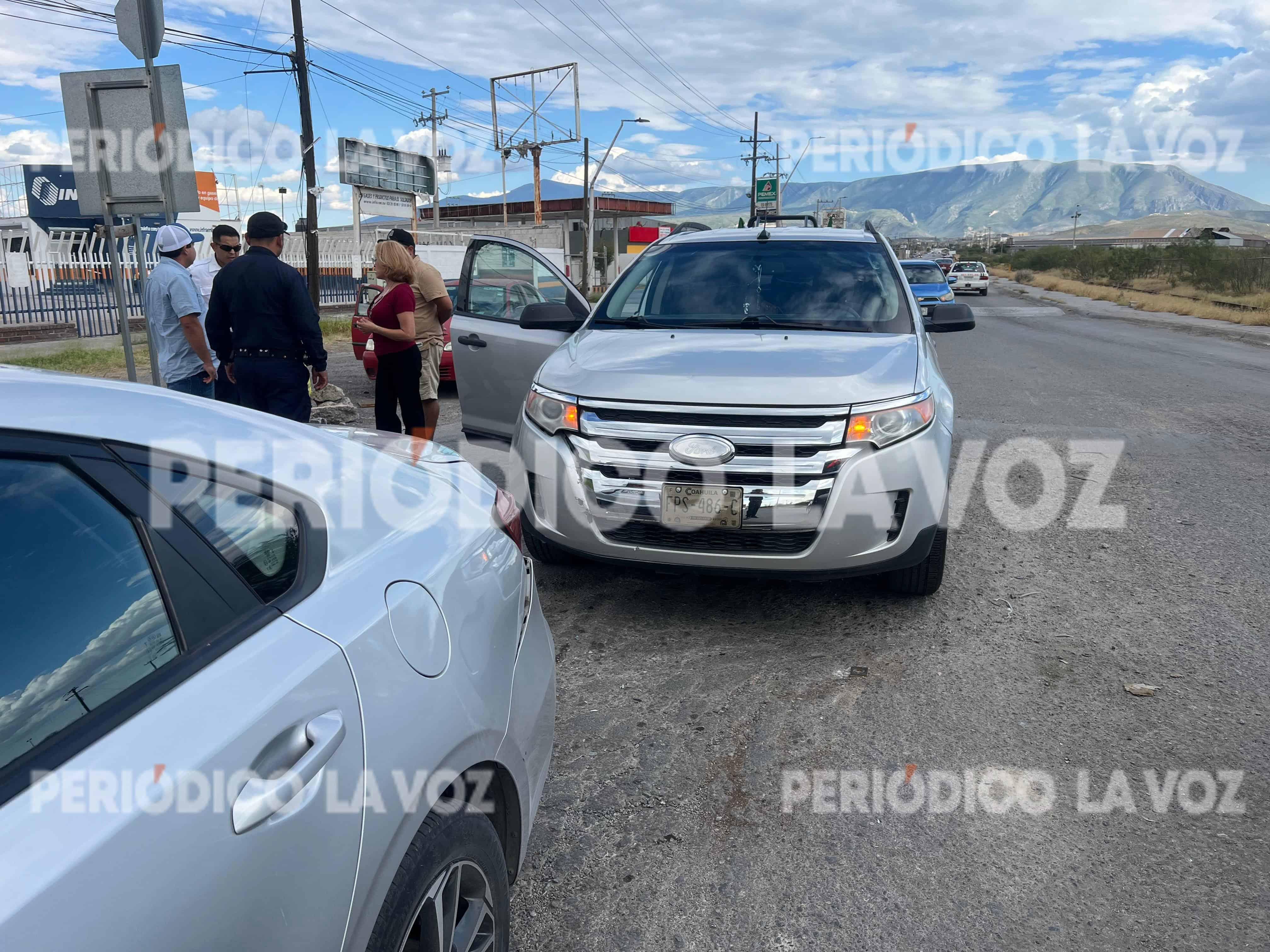 Colisión en Monclova deja daños materiales
