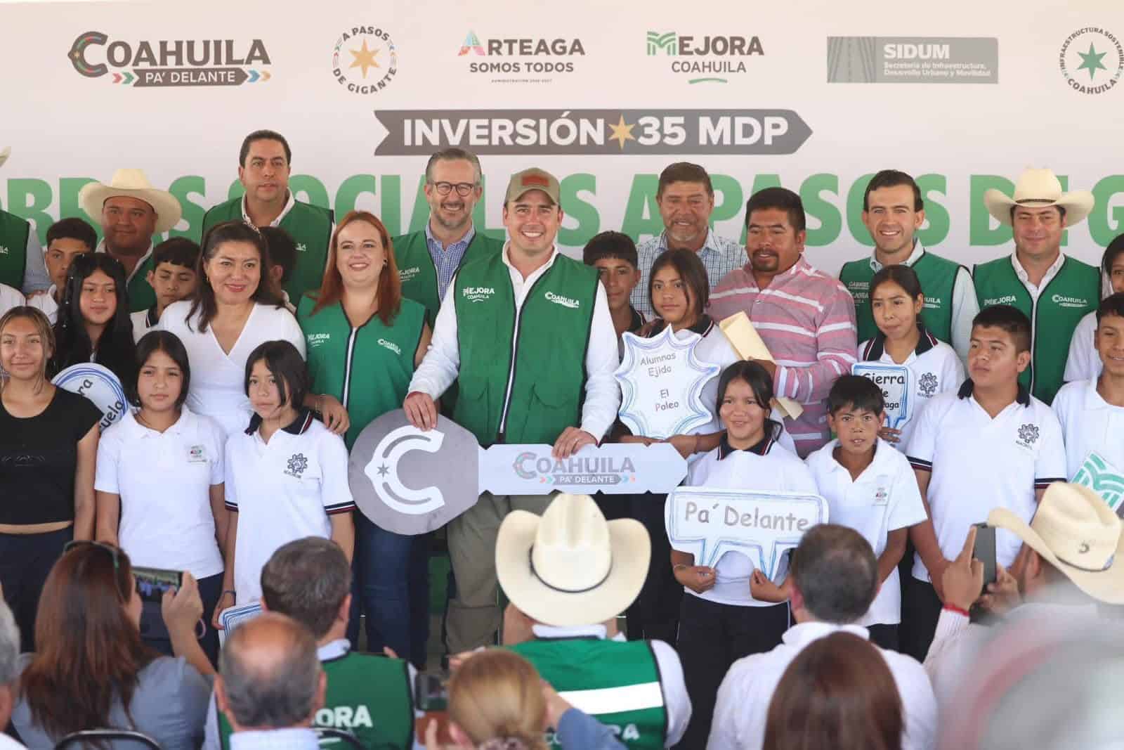 Manolo Jiménez Salinas impulsa Obras Sociales en Arteaga Coahuila