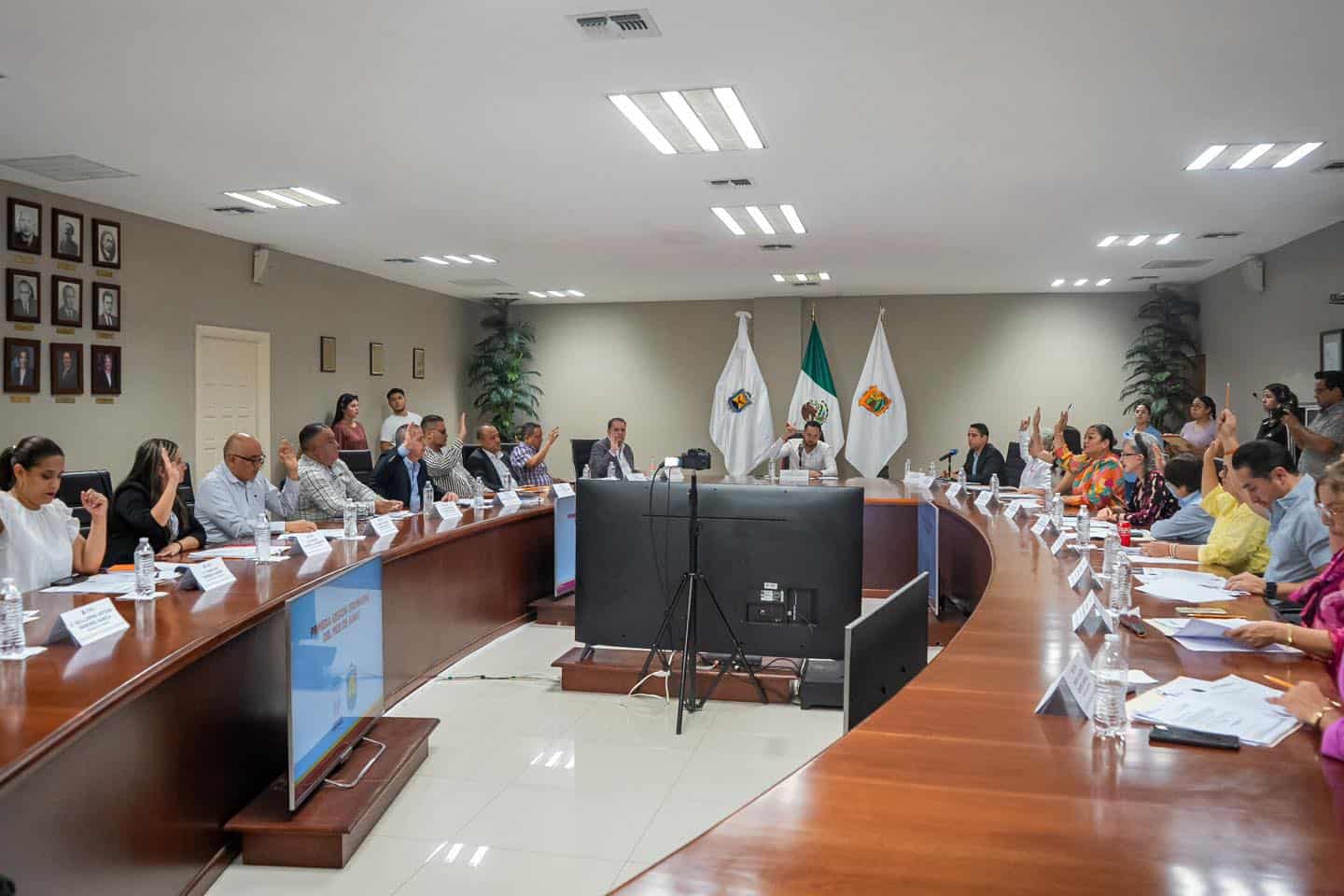 Alista Cabildo votación para remover a gerente de Simas; Menera llama a protestar