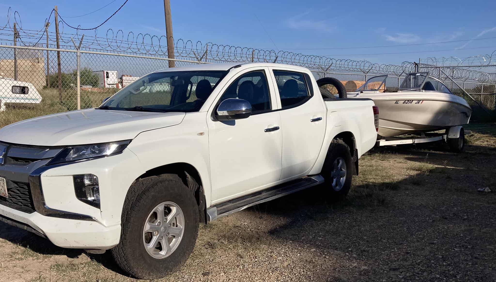 Detienen a mexicano en Eagle Pass con traila y placas falsas