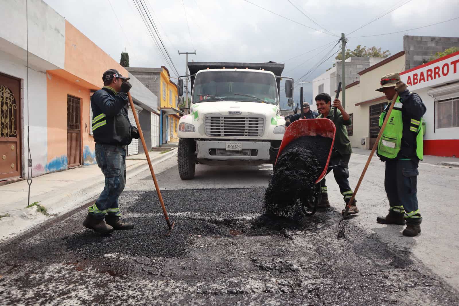 Mejora urbana en Saltillo con el uso de sella grietas en vías principales