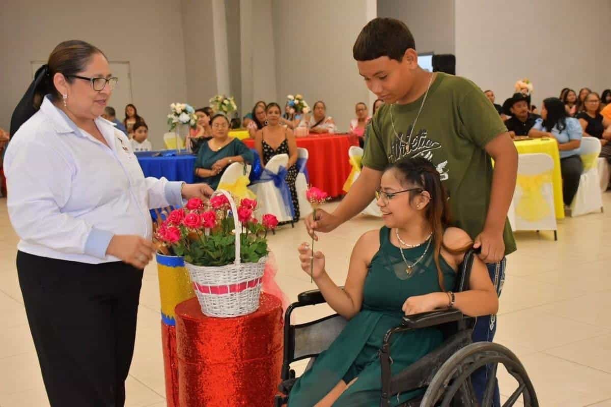 Emotiva Coronación 2025 en Nava destaca inclusión y talento