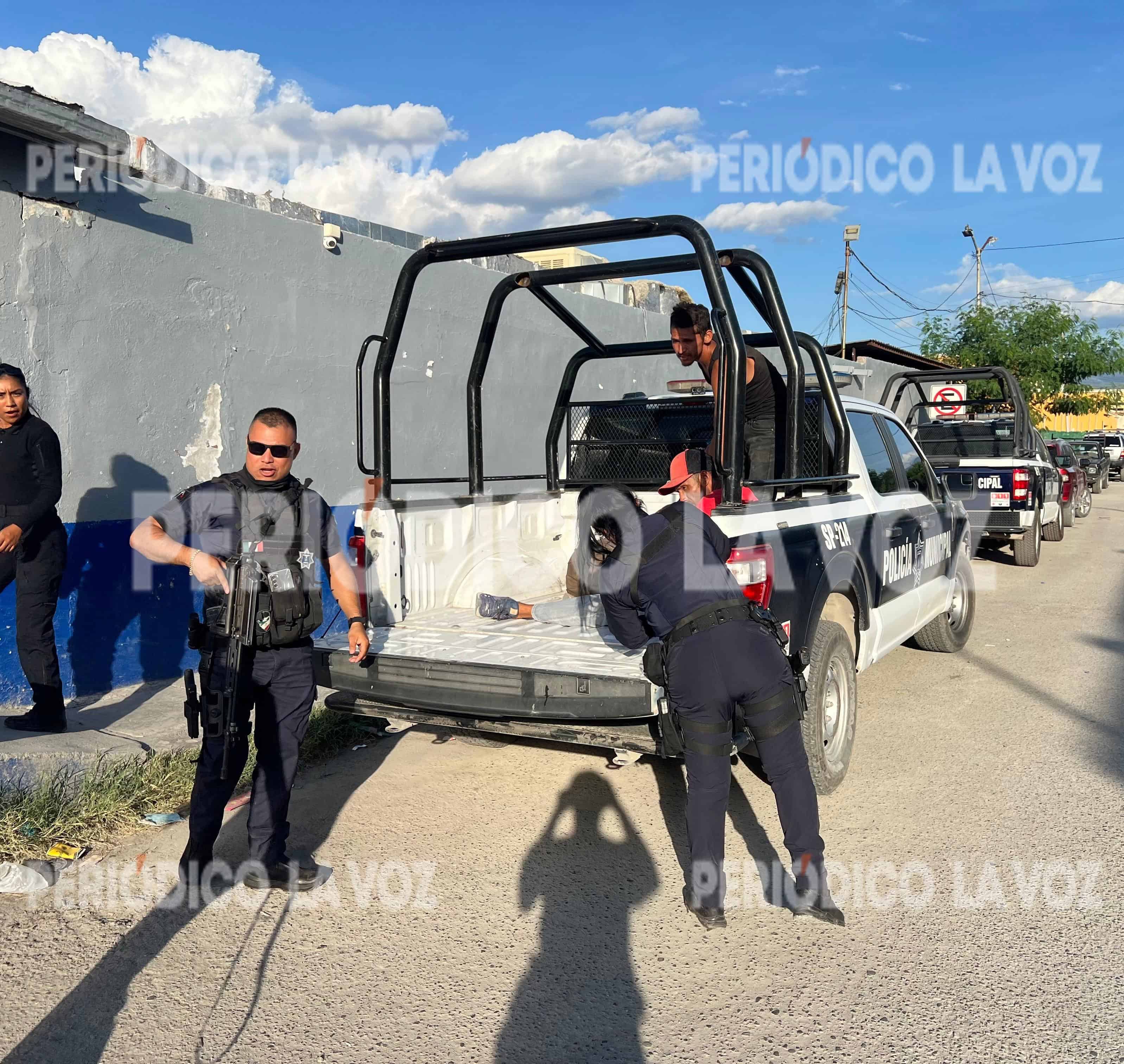 Detenidos jóvenes por consumir sustancias en vía pública