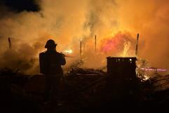 Dos heridos y familias sin hogar tras incendio en Urbivilla