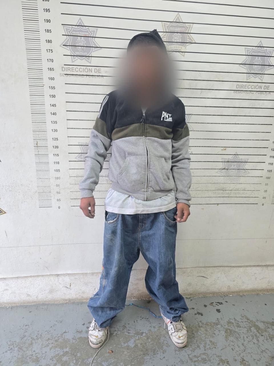 Policía Municipal detiene a joven en ducto de Oxxo de Saltillo