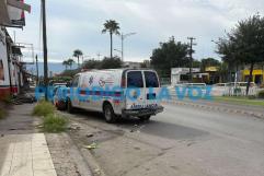 Ebrio al volante choca local, embiste ambulancia y huye
