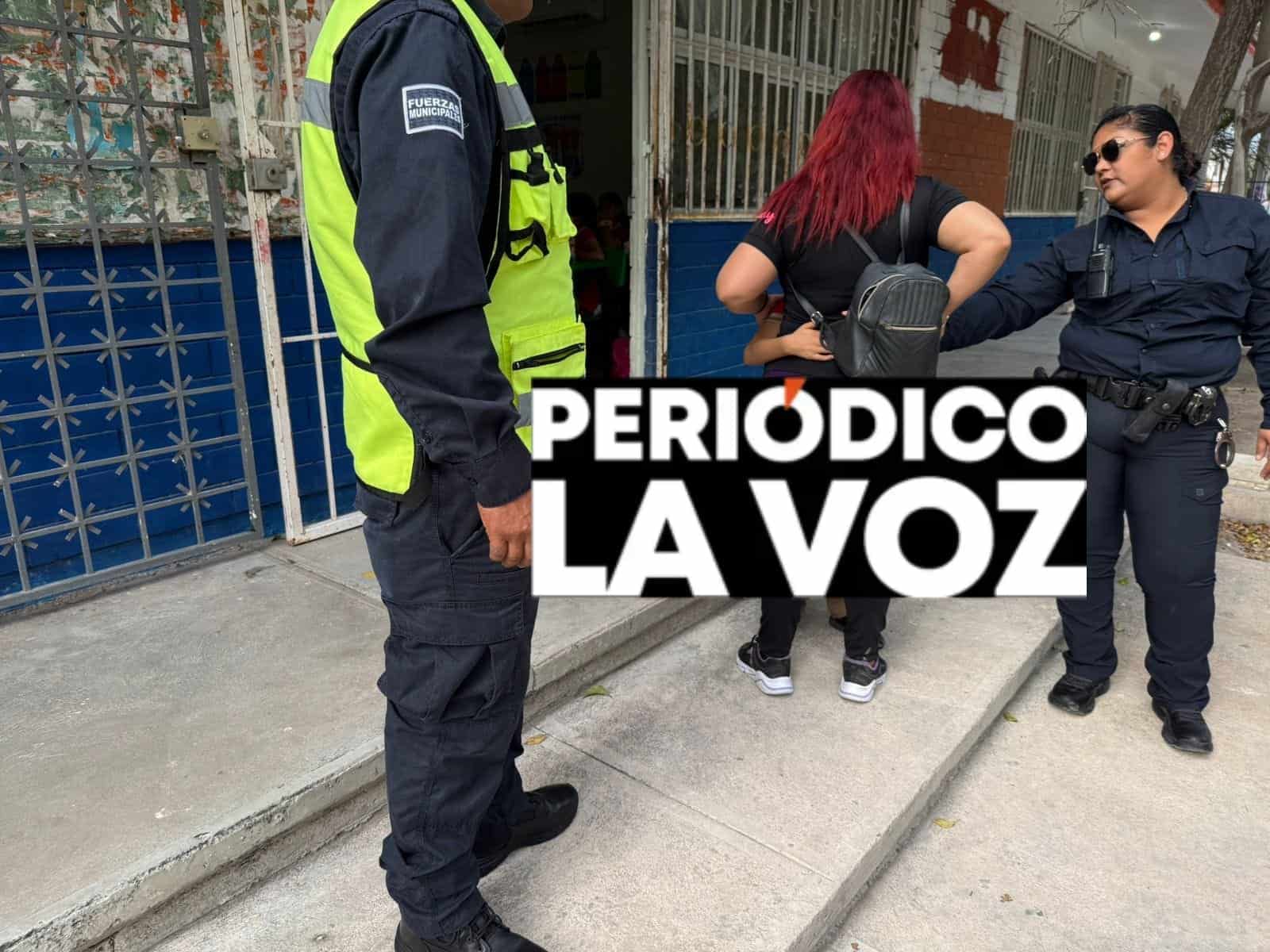 Niño escala barda escolar y se aferra a cables de luz al sufrir crisis nerviosa