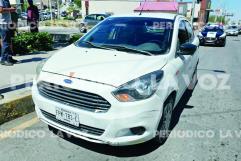 Taxista provoca colisión al invadir carril en Monclova