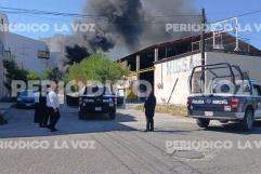 Vecinos alertan sobre riesgo de incendio en tiradero clandestino