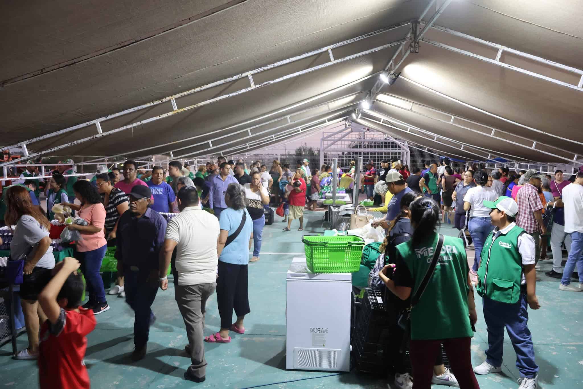 Cierra septiembre el Mercadito Mejora en Los Montes con precios bajos en productos básicos