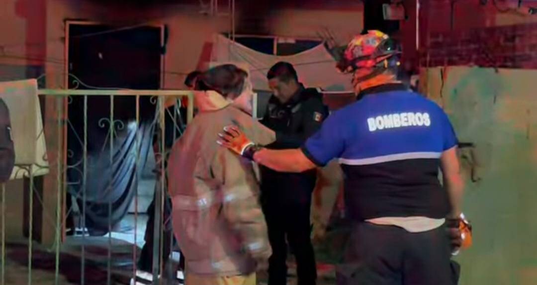 Investigan incendio en vivienda de la colonia Montes; señalan a familiar como posible responsable