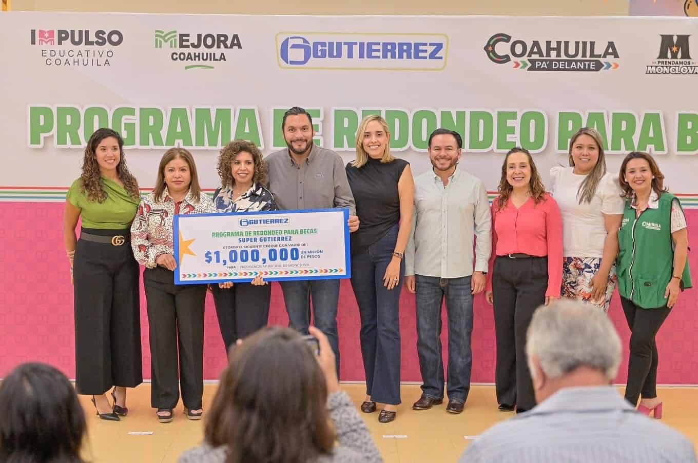 Super Gutiérrez dona un millón para becas en Monclova