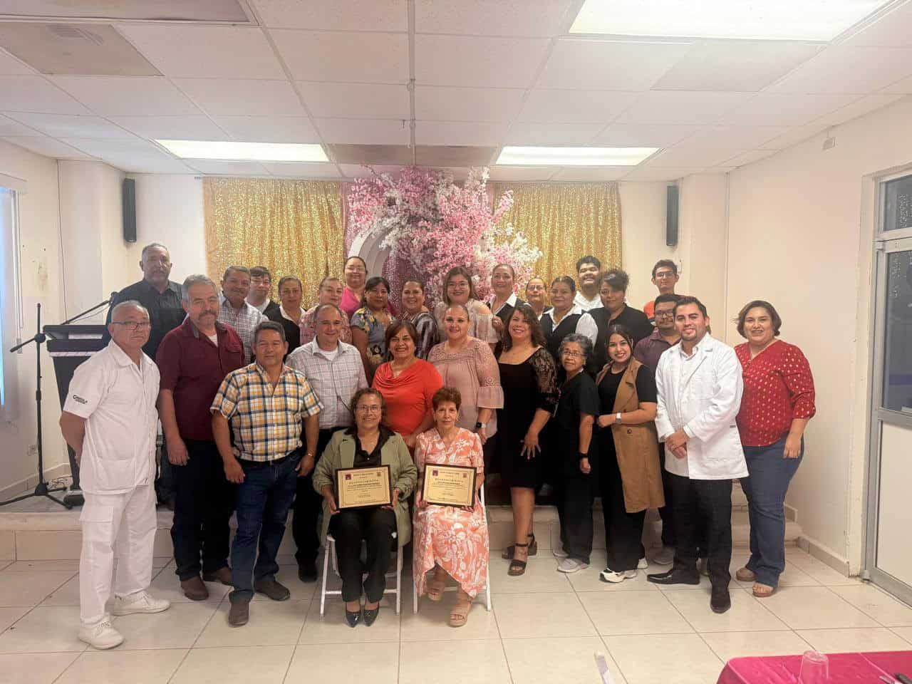 Emotiva despedida a dos grandes pilares del servicio administrativo en Nava