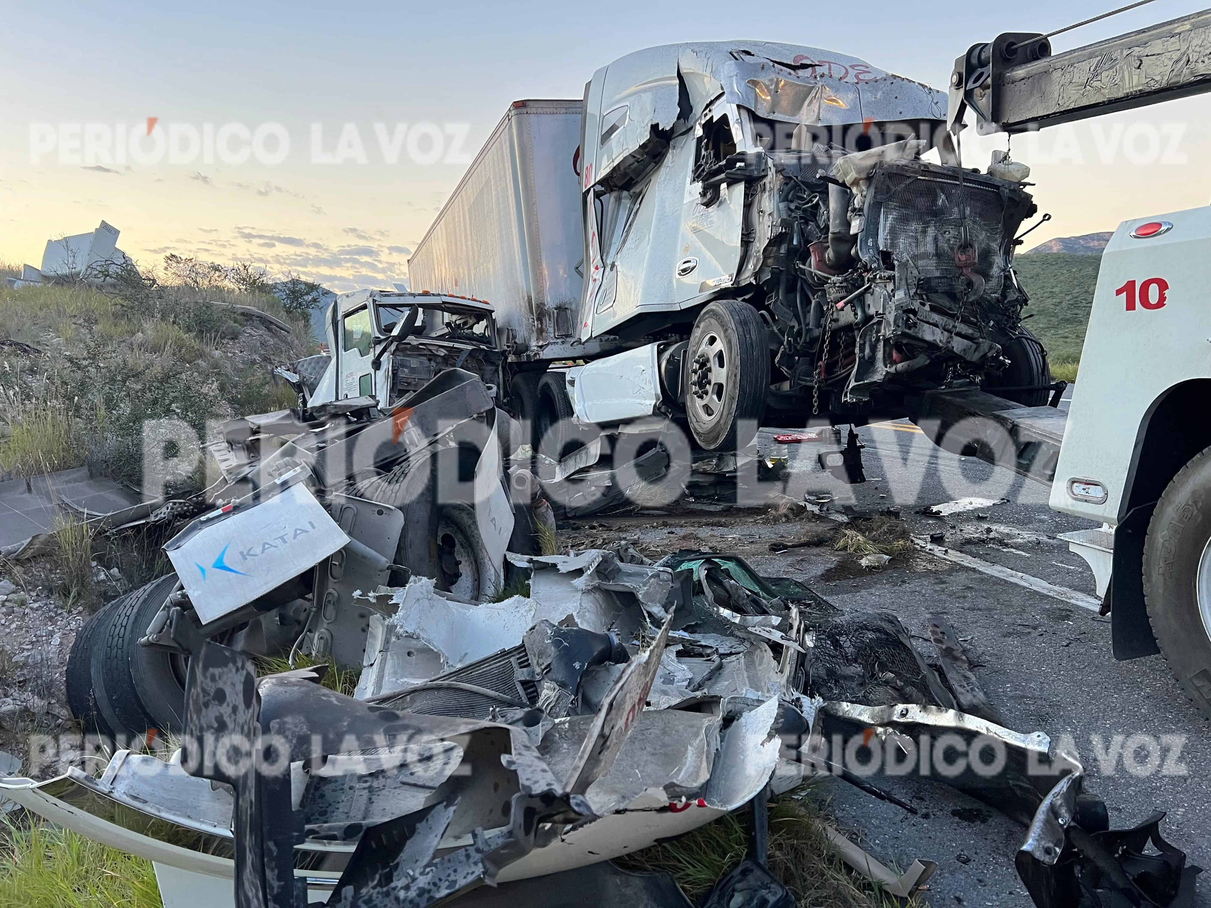 Choque entre Traileros en Carretera 57 Genera Alarma