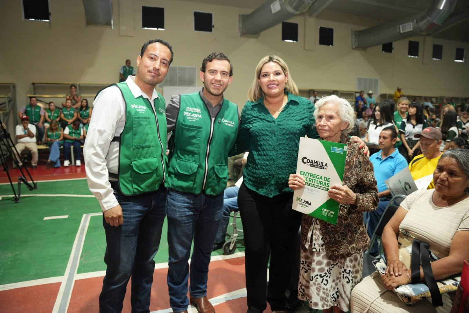 Alcaldesa de Castaños lidera Programa de Escrituración a Bajo Costo