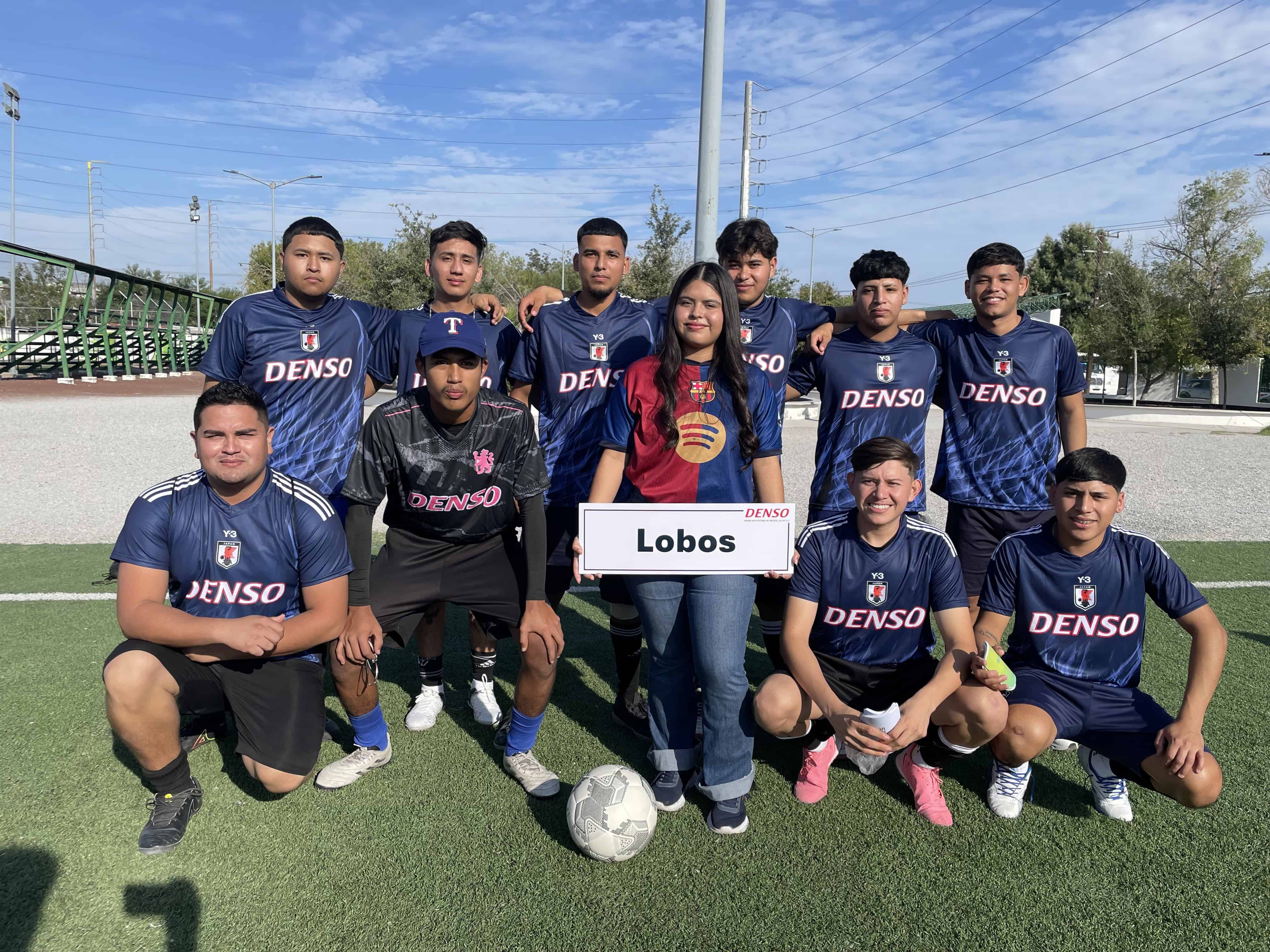Lobos inicia con victoria en la Liga de Fútbol de Denso