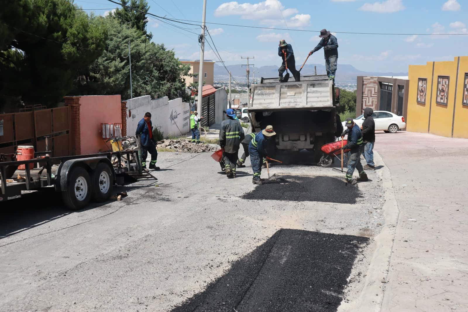 Ayuntamiento de Saltillo refuerza labores de bacheo en la ciudad
